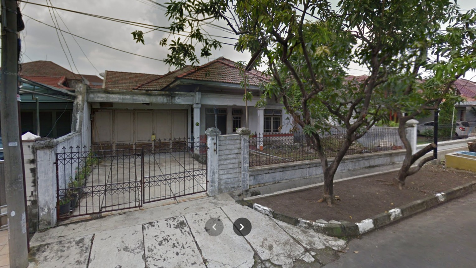 Rumah tua hitung tanah