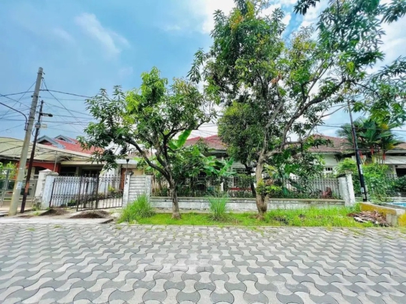 Rumah tua hitung tanah
