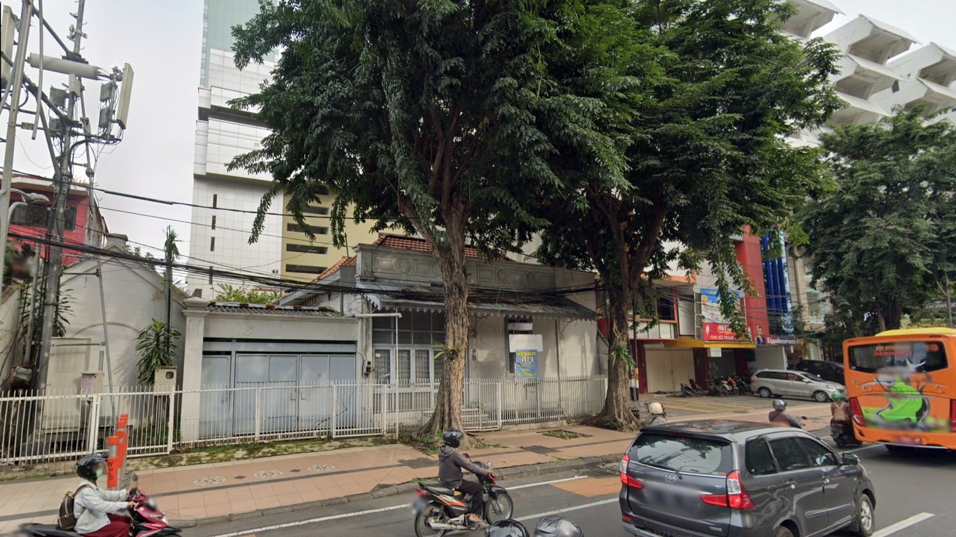 Jual rumah hitung tanah Surabaya