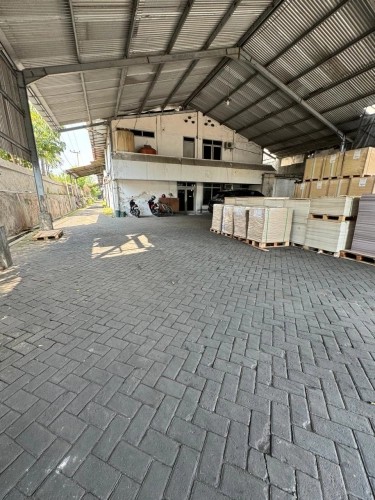 Gudang eks pabrik
