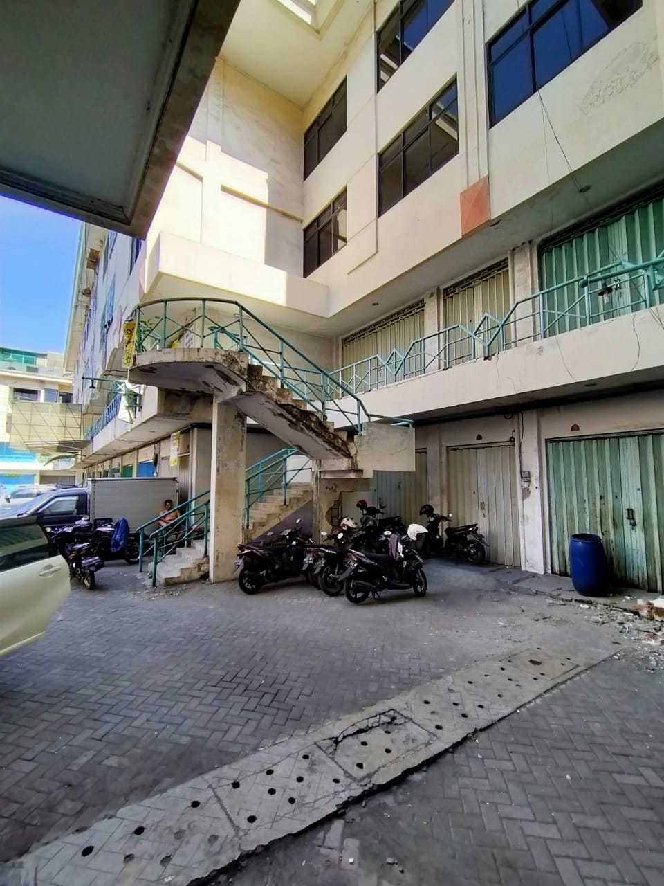 Ruko di Surabaya dijual