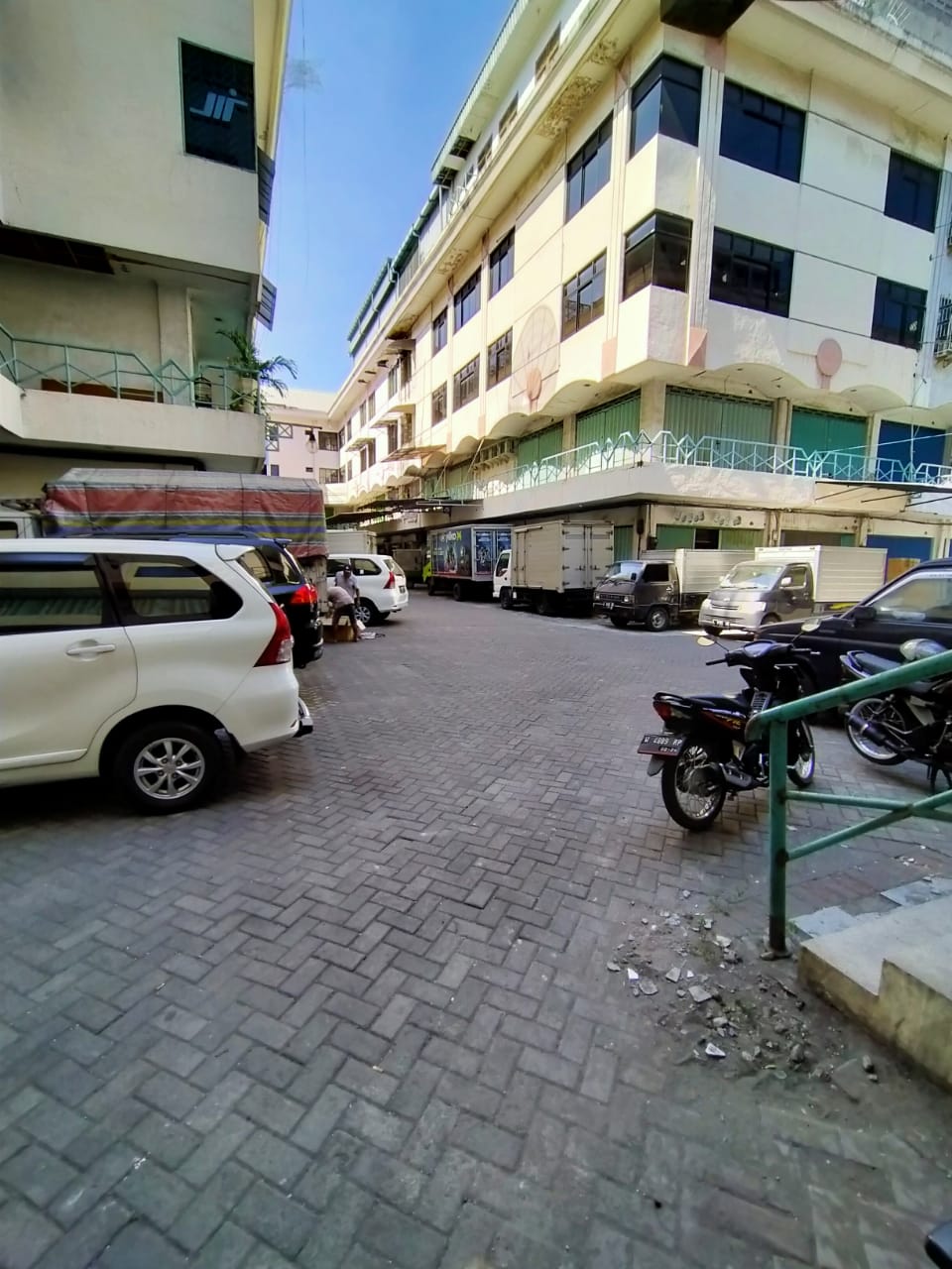 Ruko di Surabaya dijual
