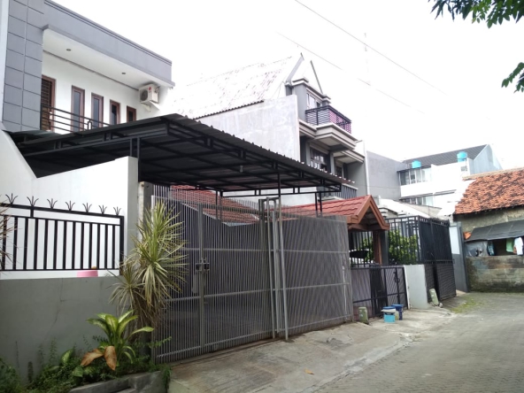 Rumah dijual di Taman Kedoya Permai