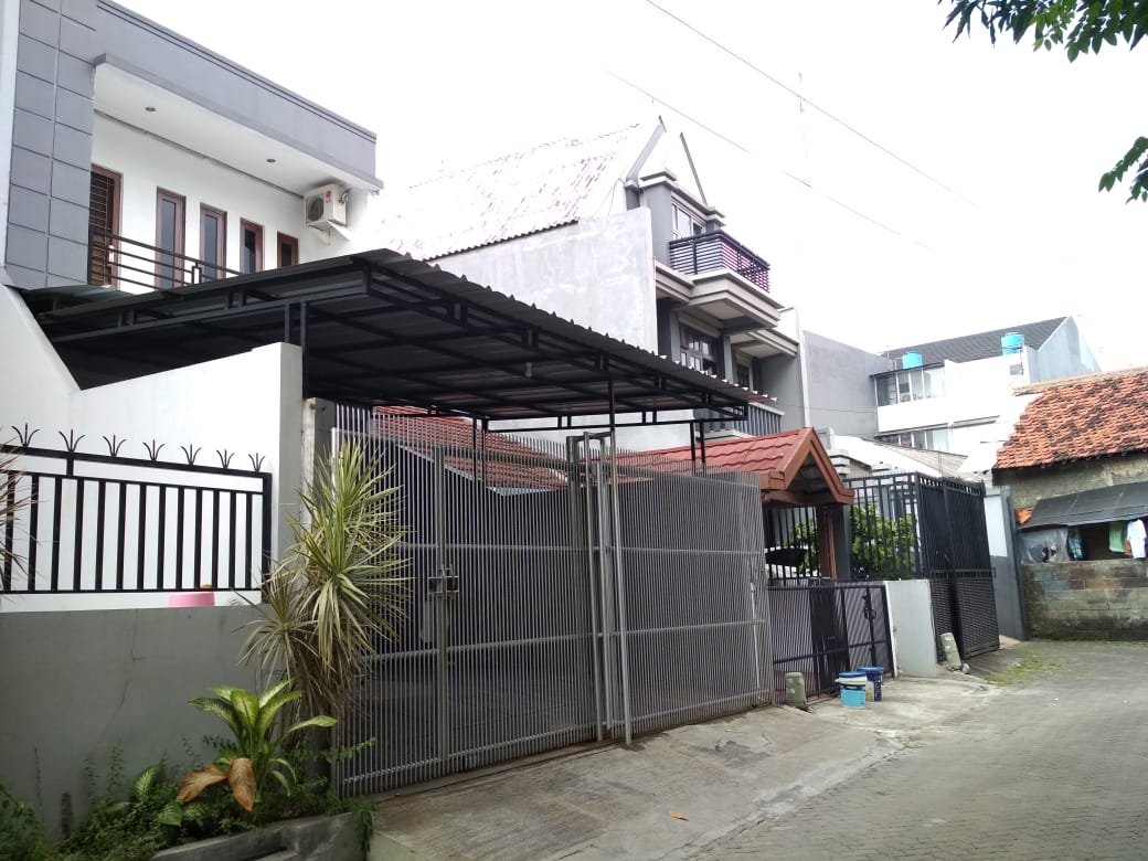 Rumah dijual di Taman Kedoya Permai