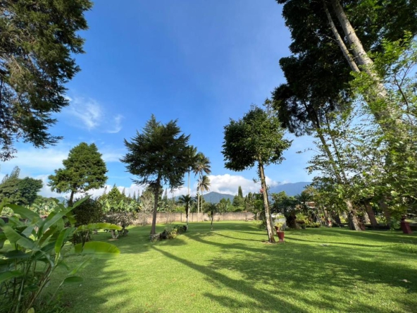 Jual villa di Cisarua