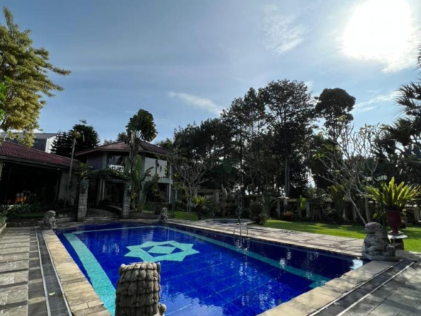 Jual villa di Cisarua