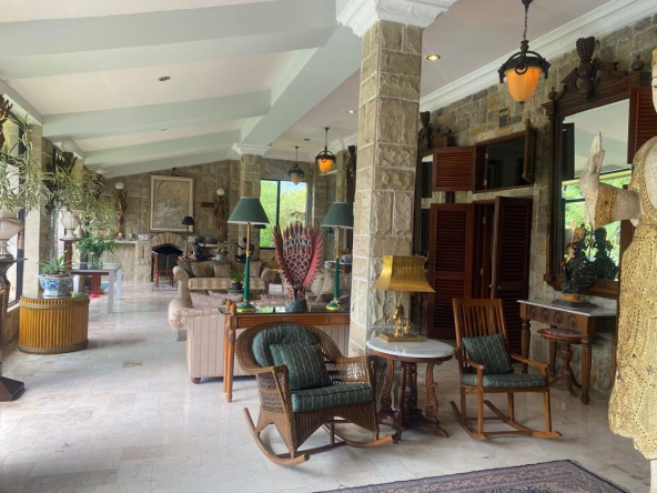 Jual villa di Cisarua