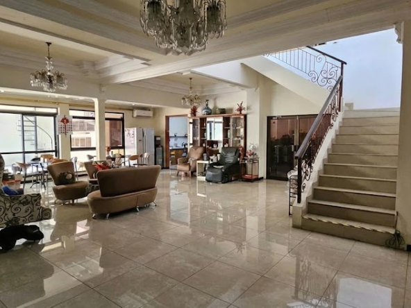 Rumah usaha dijual di Surabaya