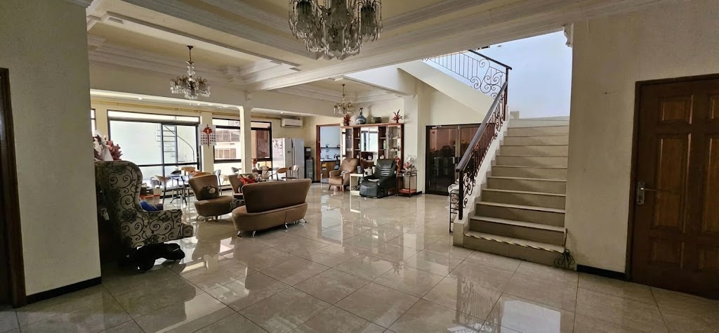 Rumah usaha dijual di Surabaya