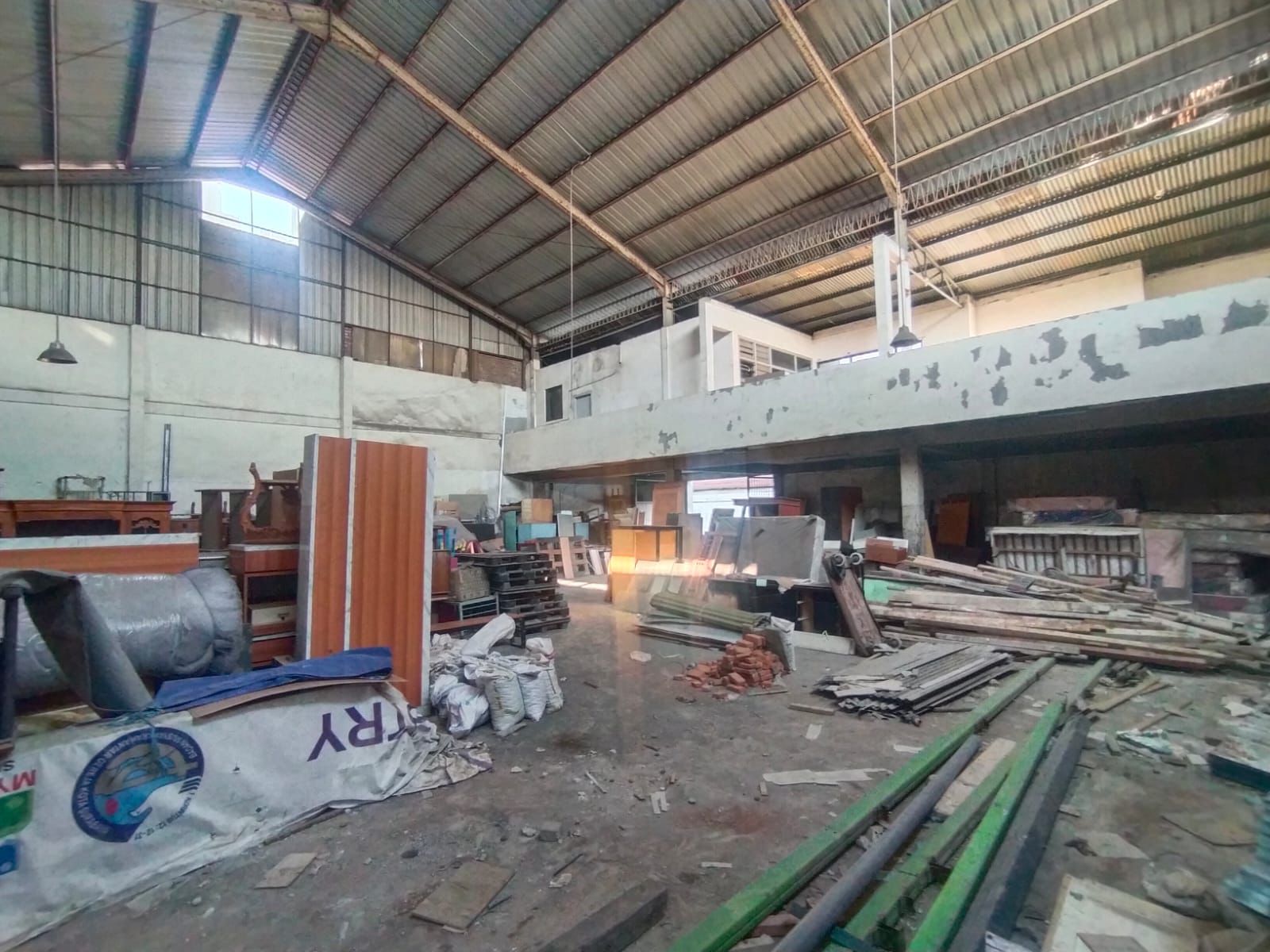Gudang di Surabaya