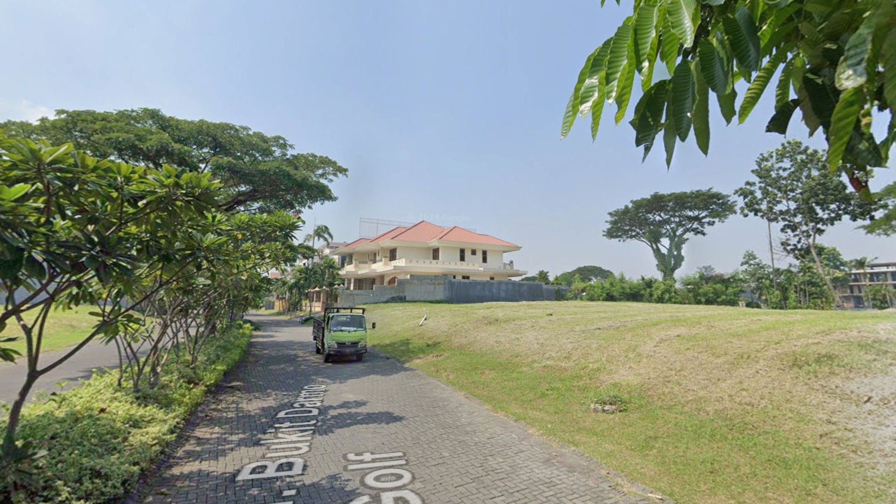 Bukit Darmo Golf dijual