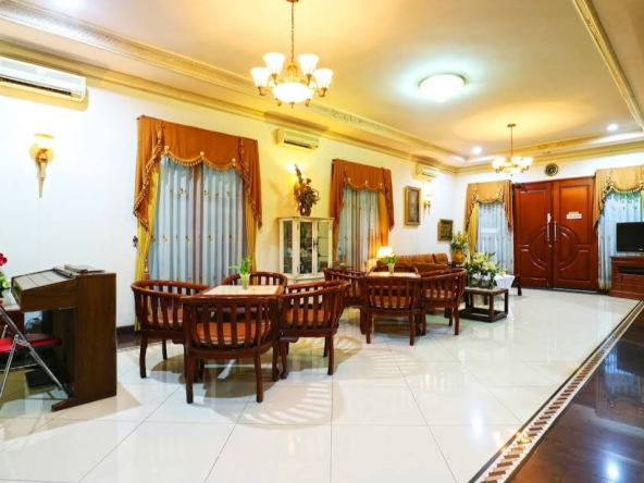 Rumah kost di Surabaya dijual